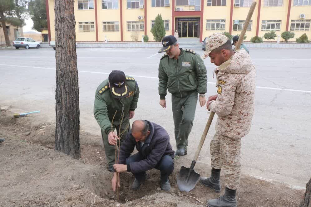 مراسم روز درختکاری در پایگاه چهارم هوانیروز ارتش برگزار شد مراسم روز درختکاری در پایگاه چهارم هوانیروز ارتش برگزار شد