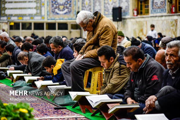 جزخوانی قرآن در مسجد رضوی اصفهان