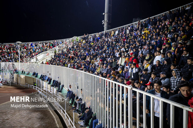 لیگ برتر فوتبال -  پرسپولیس و چادرملو