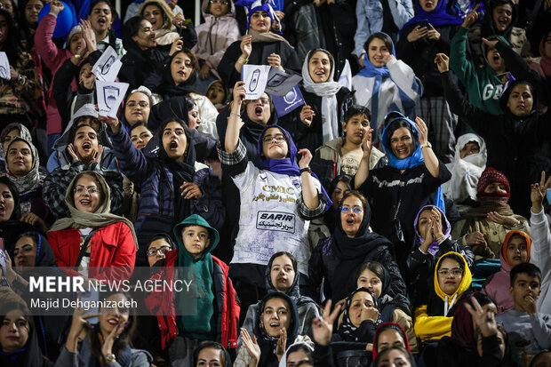 لیگ برتر فوتبال -  پرسپولیس و چادرملو
