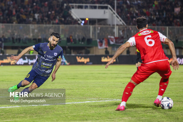 لیگ برتر فوتبال -  پرسپولیس و چادرملو