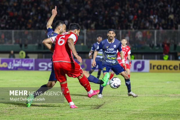 لیگ برتر فوتبال -  پرسپولیس و چادرملو