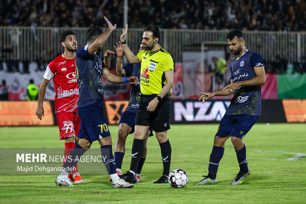 لیگ برتر فوتبال -  پرسپولیس و چادرملو