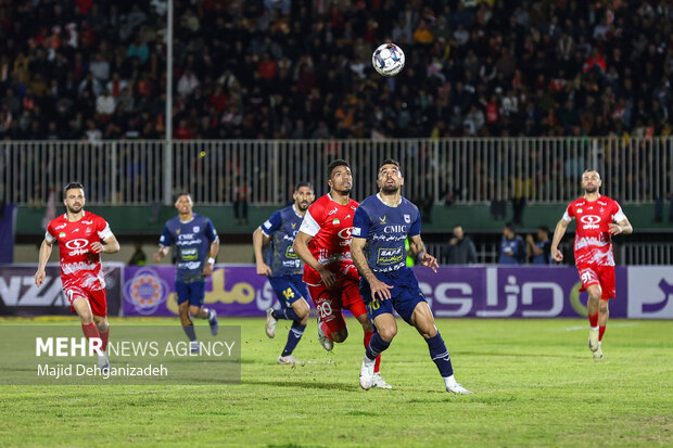 لیگ برتر فوتبال -  پرسپولیس و چادرملو