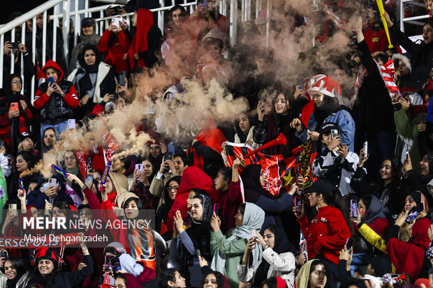 لیگ برتر فوتبال -  پرسپولیس و چادرملو