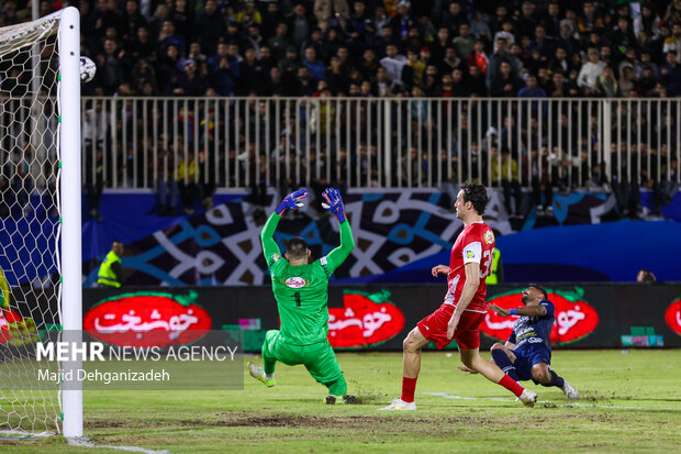 لیگ برتر فوتبال -  پرسپولیس و چادرملو