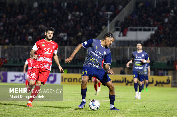 لیگ برتر فوتبال -  پرسپولیس و چادرملو