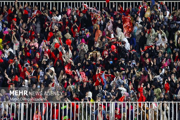 لیگ برتر فوتبال -  پرسپولیس و چادرملو