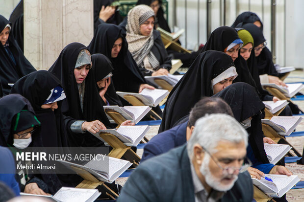 جزء خوانی قرآن کریم در حسینیه اعظم زنجان