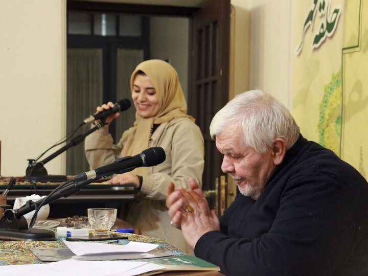 شعرهای عاشقانه، تکراری و شبیه هم شدهاند