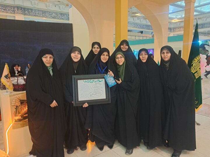 برپایی غرفه کانون قرآن خدمت رضوی منطقه ۴ در نمایشگاه بینالمللی قرآن