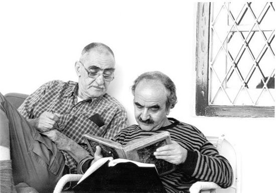 کتابشناسی که نام کوچکش همخانواده ایران بود