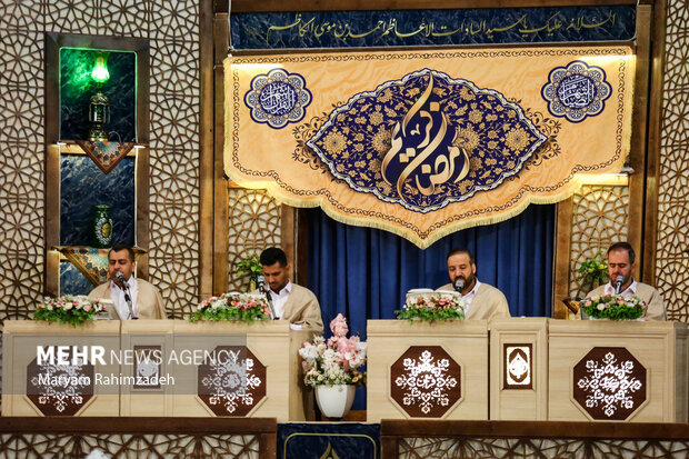 جزءخوانی قرآن کریم در حرم شاهچراغ (ع) جزءخوانی قرآن کریم در حرم شاهچراغ (ع)