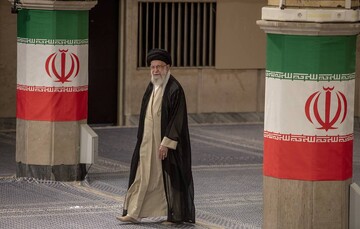 Leader attends President Raeisi commemoration ceremony