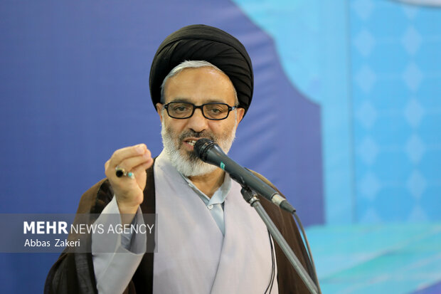 جزء خوانی قرآن کریم در امامزاده سید مظفر (ع) بندرعباس