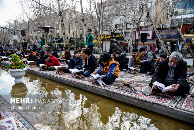 جزء خوانی قرآن کریم در چهارباغ اصفهان