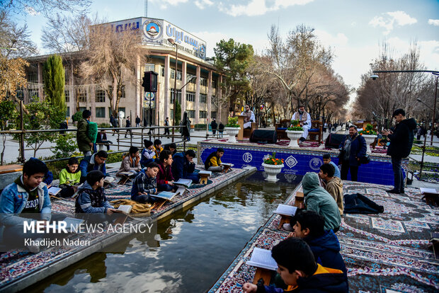 جزء خوانی قرآن کریم در چهارباغ اصفهان