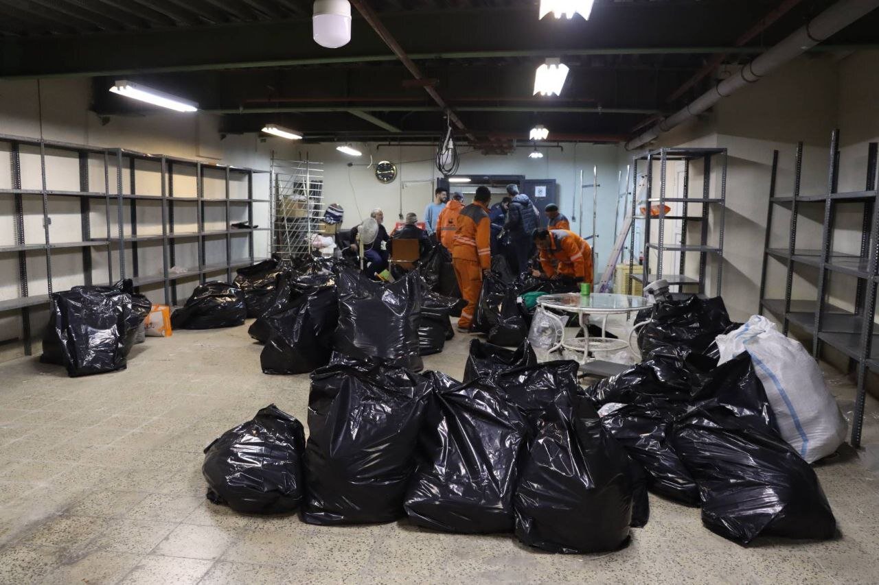 کشف مواد اشتعالزا و مشروبات الکلی از پارکینگ یک مجتمع تجاری 1 کشف مواد اشتعال زا و مشروبات الکلی از پارکینگ مجتمع حضرت ولیعصر+ عکس