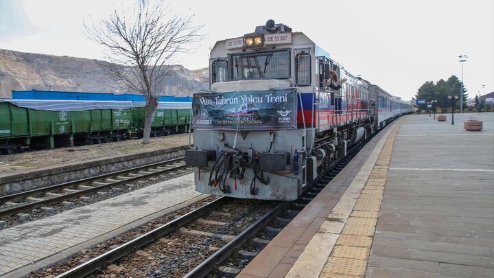 Tahran-Van tren seferleri