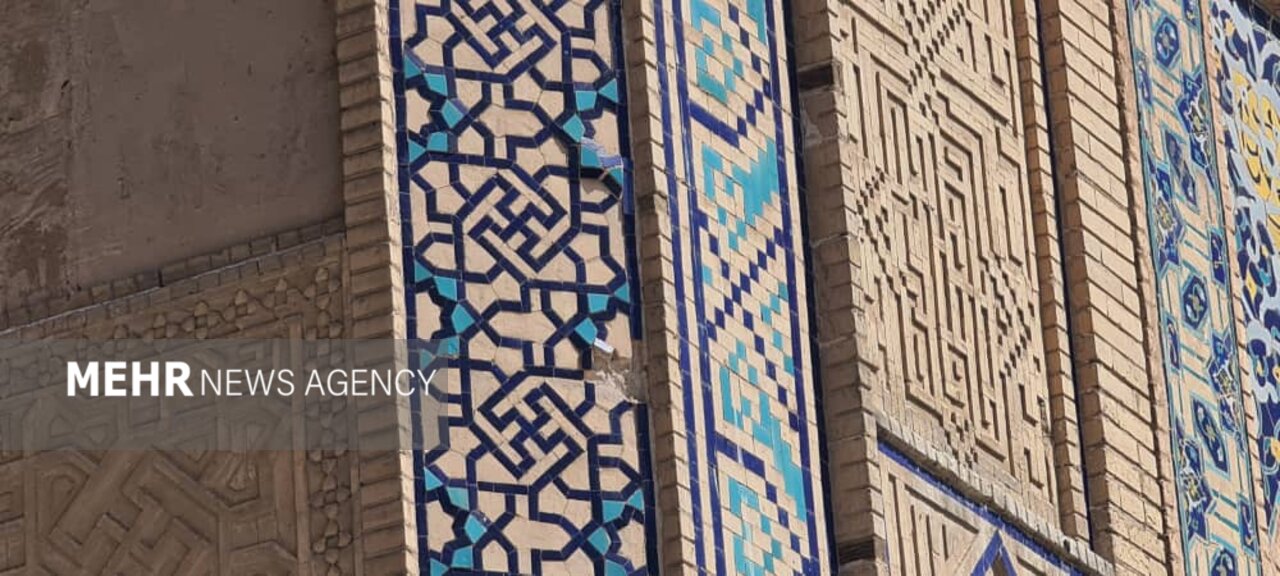 کاشیهای مسجد جامع اصفهان فروریخت