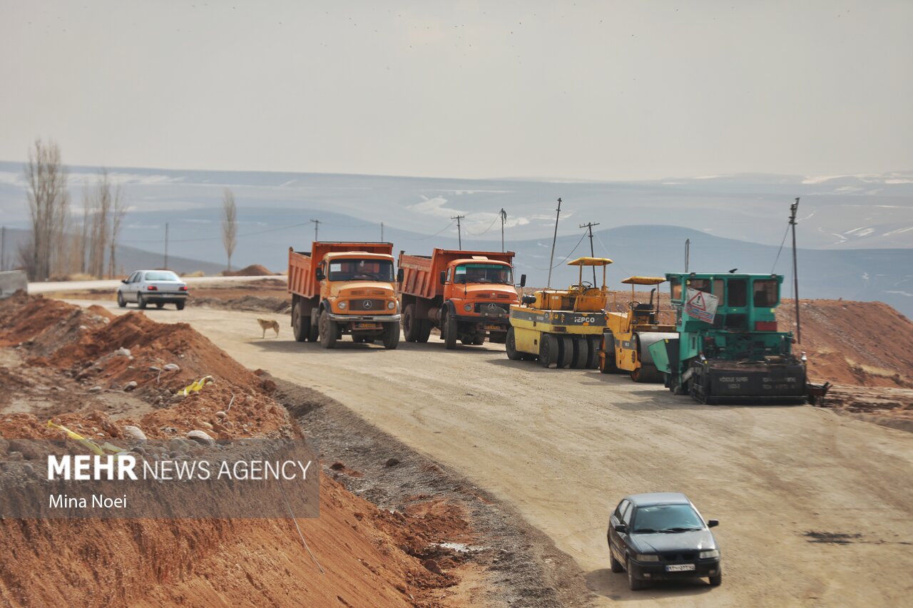 آزادراه غرب مازندران لنگ صدور مجوز ساخت جزایر؛ بوی دریاخواری می آید!