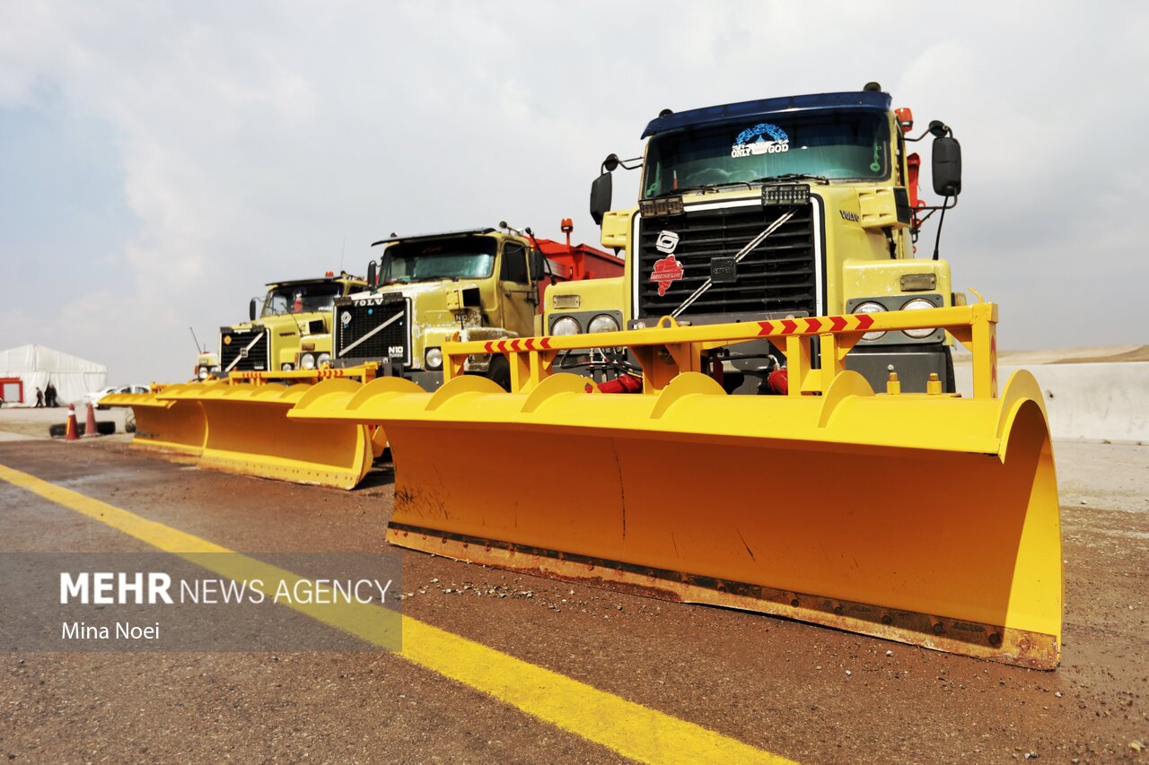 آزادراه غرب مازندران لنگ صدور مجوز ساخت جزایر؛ بوی دریاخواری می آید!