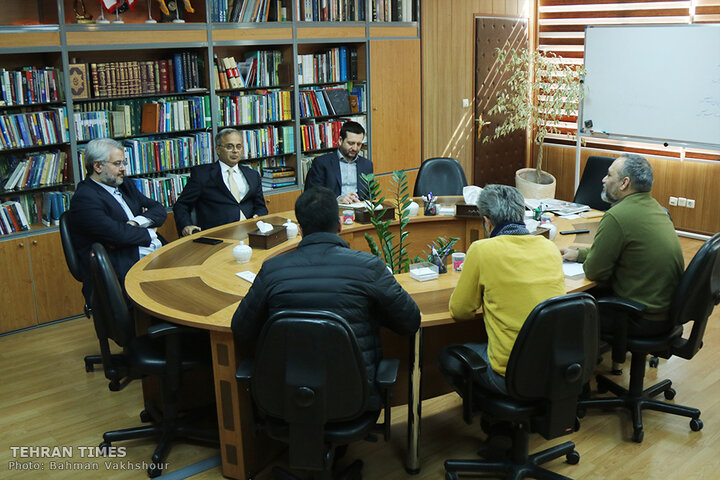 Tehran Times hosts ECO Secretary-General