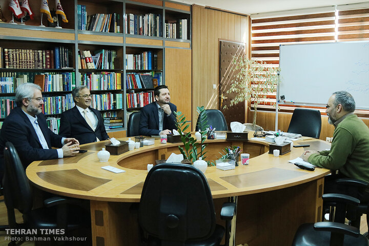 Tehran Times hosts ECO Secretary-General