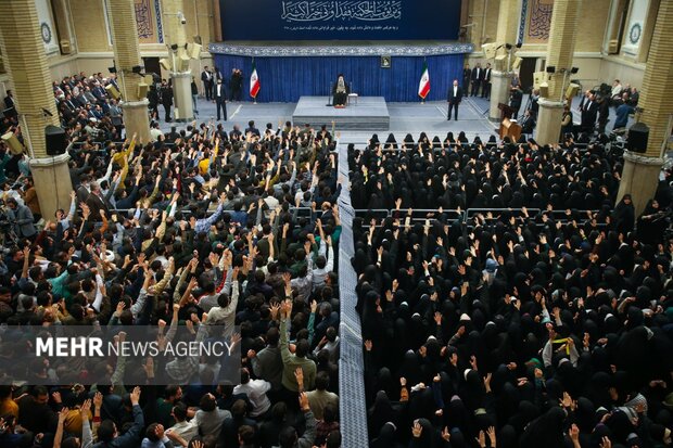 جمعی از دانشجویان با رهبر انقلاب دیدار کردند