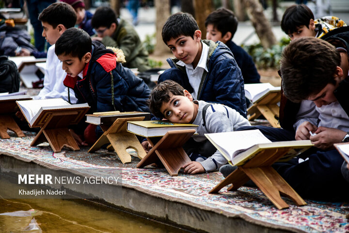 جزء خوانی قرآن کریم در چهارباغ اصفهان