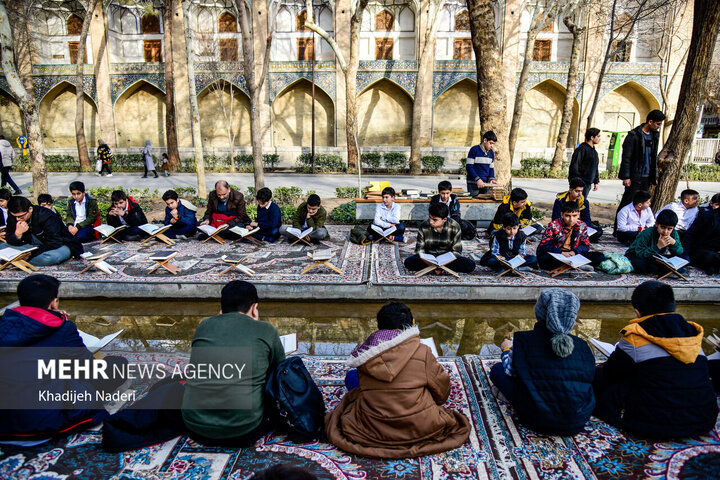 جزء خوانی قرآن کریم در چهارباغ اصفهان