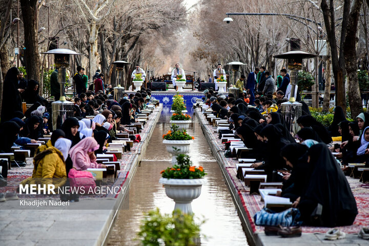 جزء خوانی قرآن کریم در چهارباغ اصفهان