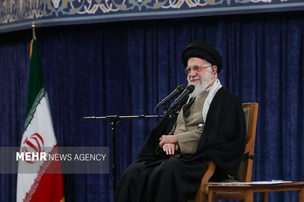 رهبر انقلاب: دعوت رئیسجمهور آمریکا برای مذاکره فریب افکار عمومی است