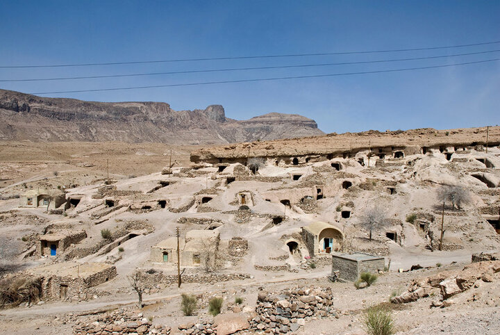 روستای ۱۲ هزار ساله صخره‌ای میمند؛ شگفتی گردشگری کرمان