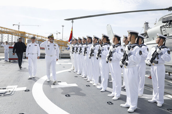 بازدید فرمانده نیروی دریایی ارتش از یگانهای شناوری در تنگه هرمز