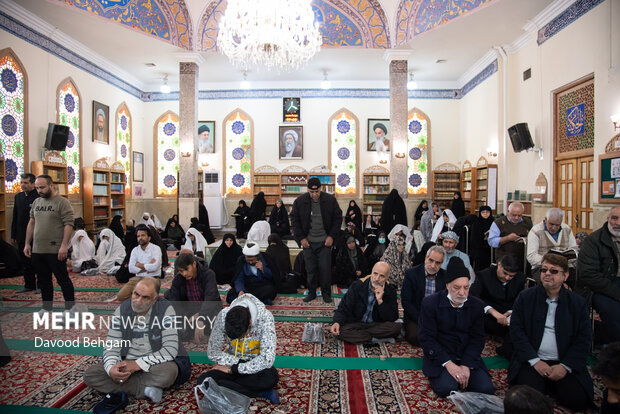 محفل قرآنی زندگی با آیه‌ها در حرم مطهر امام رضا(ع)