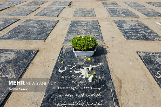 زیارت اهل قبور در پنجشنبه آخر سال - مشهد