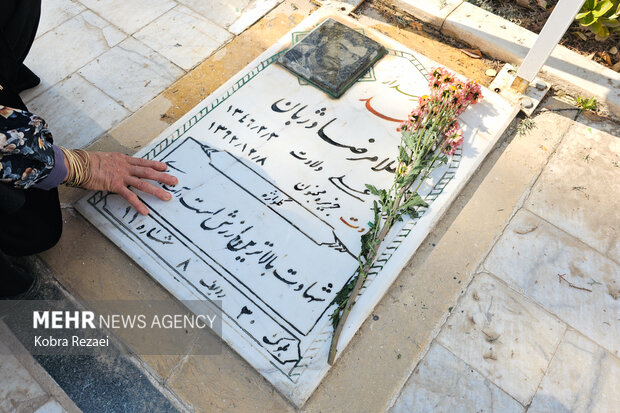 زیارت اهل قبور در پنجشنبه آخر سال - مشهد