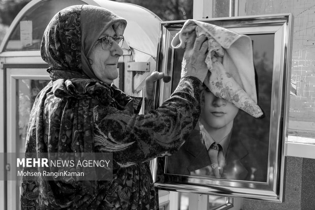 زیارت قبور شهدا در آخرین پنجشنبه سال 23