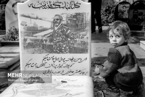 زیارت قبور شهدا در آخرین پنجشنبه سال 19