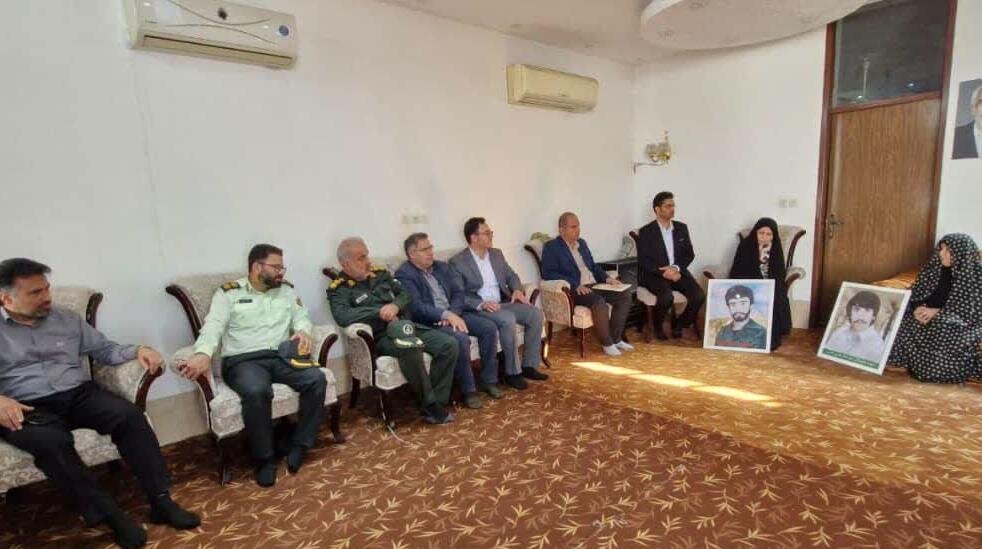 دیدار با خانواده شهدا موجب عزت و افتخار است