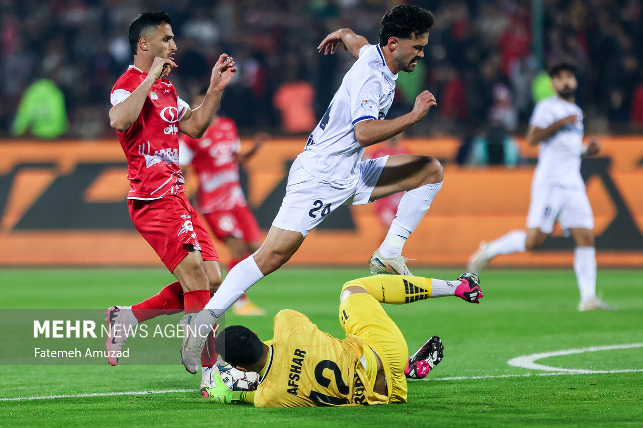 تساوی پرسپولیس برابر ملوان در نیمه اول تساوی پرسپولیس برابر ملوان در نیمه اول