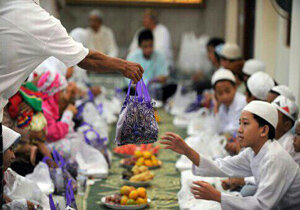 رمضان در اندونزی؛ از تزئین مساجد تا پهن کردن سفره «الرحمن»