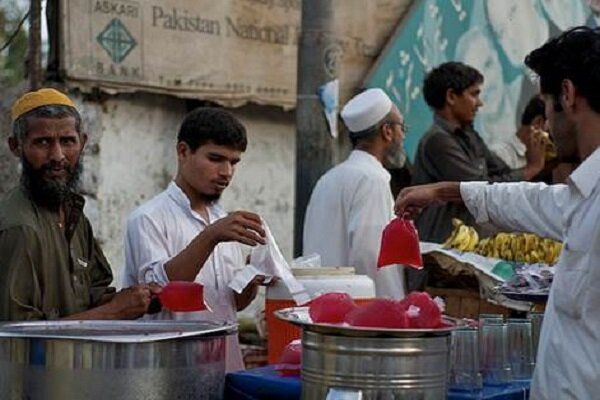 رمضان در پاکستان؛ از آذینبندی خیابانها تا اطعام روزهداران نیازمند