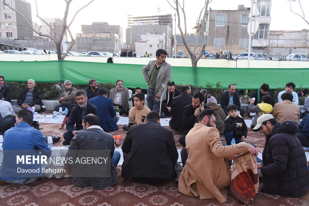 بزرگترین سفره افطار جهان اسلام در مشهد