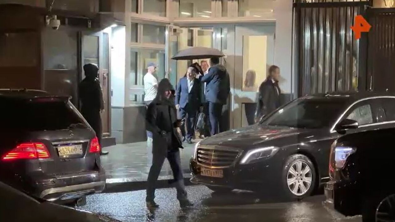 Trump's fixer forced to wait 8 hours to meet Putin