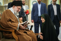 دیدار شاعران با رهبر معظم انقلاب اسلامی