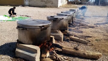 گزارش مهر از پخت آش نذری در روستای «خلازیر» در جنوب تهران
