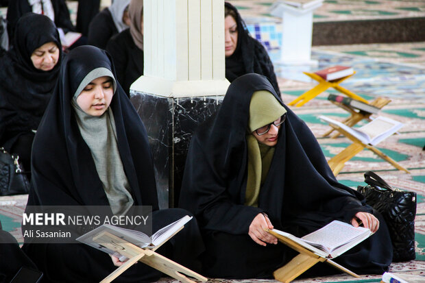 جزءخوانی قرآن کریم در آستارا