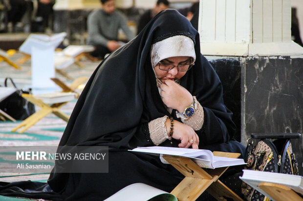 جزءخوانی قرآن کریم در آستارا